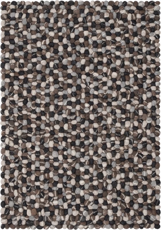 Myfelt Teppich Hardy 160x230 cm: Detailansicht des runden Filzkugel-Teppichs in Grau- und Brauntönen.